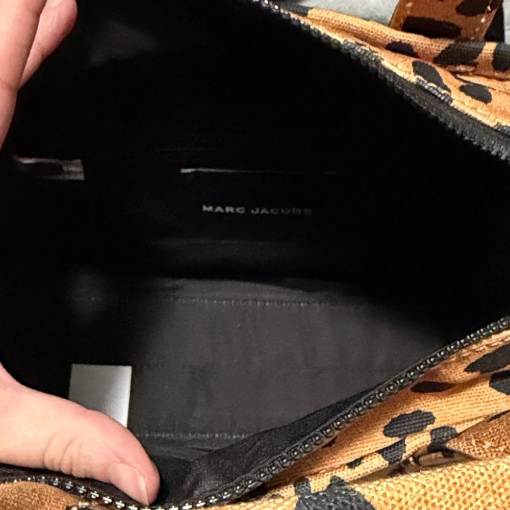 Marc Jacobs - LAST CHANCE listing will be removed 1/22/26 - Picture 4 of 5